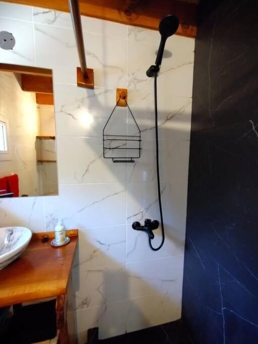 Cabana La Marilena, Para 2 Huespedes Con Desayuno El Calafate Extérieur photo